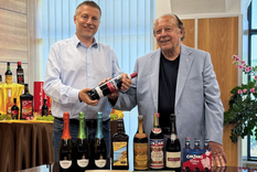 Además de las botellas de Cinzano, al centro se observa un Vecchio Amaro del Capo, una pieza clave en los negocios de Caffo Group 1915 en Argentina.&nbsp;