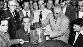 La antigua copa de los Mundiales cuenta con una história muy particular. La antigua copa de los Mundiales cuenta con una história muy particular.