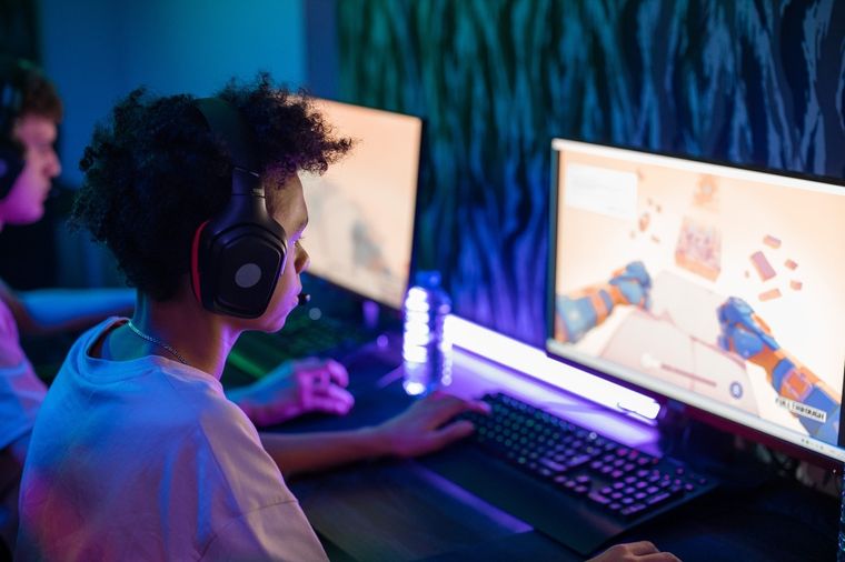 Trabajar con videojuegos. Foto: Ron Lach en Pexels