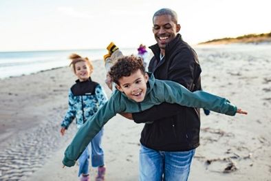 MDZol | Muchos padres no lo reconocen, pero tener favoritismo con un hijo o una hija es muy prevalente en las familias. Foto: Getty Images