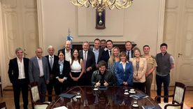 Javier Milei habilitó que los ministros de su Gabinete viajen al exterior. Javier Milei habilitó que los ministros de su Gabinete viajen al exterior.