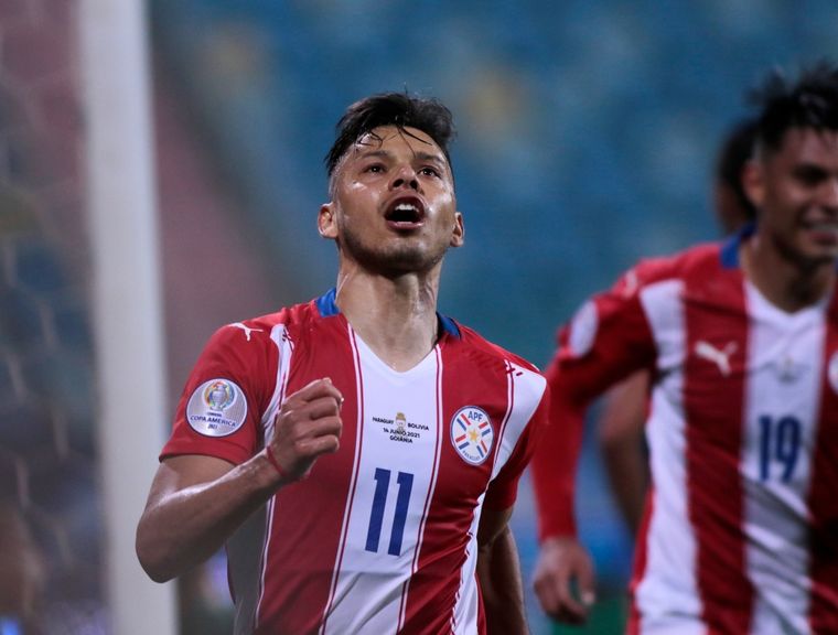 Ángel Romero festeja uno de sus tantos. Foto: Copa América