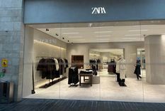 Zara es la marca emblemática de Inditex, desde donde Amancio Ortega se lanzó a invertir en una multiplicidad de sectores. Zara es la marca emblemática de Inditex, desde donde Amancio Ortega se lanzó a invertir en una multiplicidad de sectores.