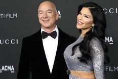 Jeff Bezos, dueño de Amazon, y su novia, la también millonaria Lauren Sánchez. Foto: Efe.