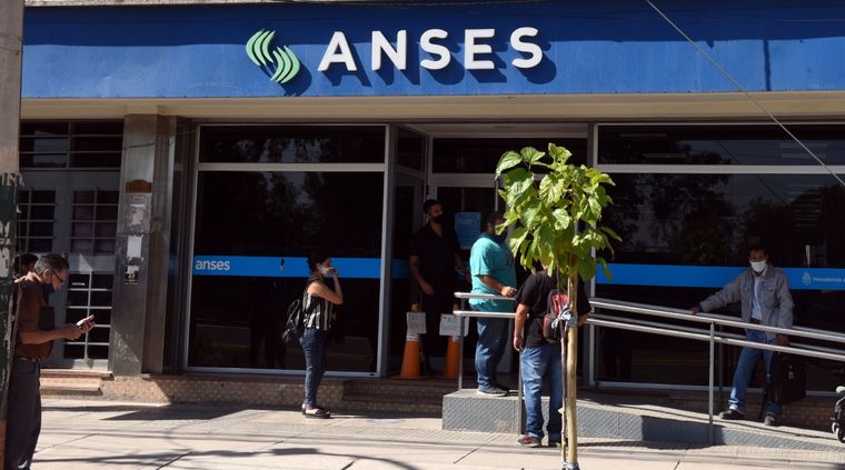 Anses comienza a implementar un nuevo bono extra desde este martes Foto: ALF PONCE MERCADO / MDZ