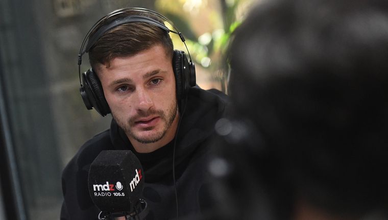 El avioncito pasó por MDZ Radio y empezó a palpitar el duelo con el Tomba. Foto: Marcos García/MDZ