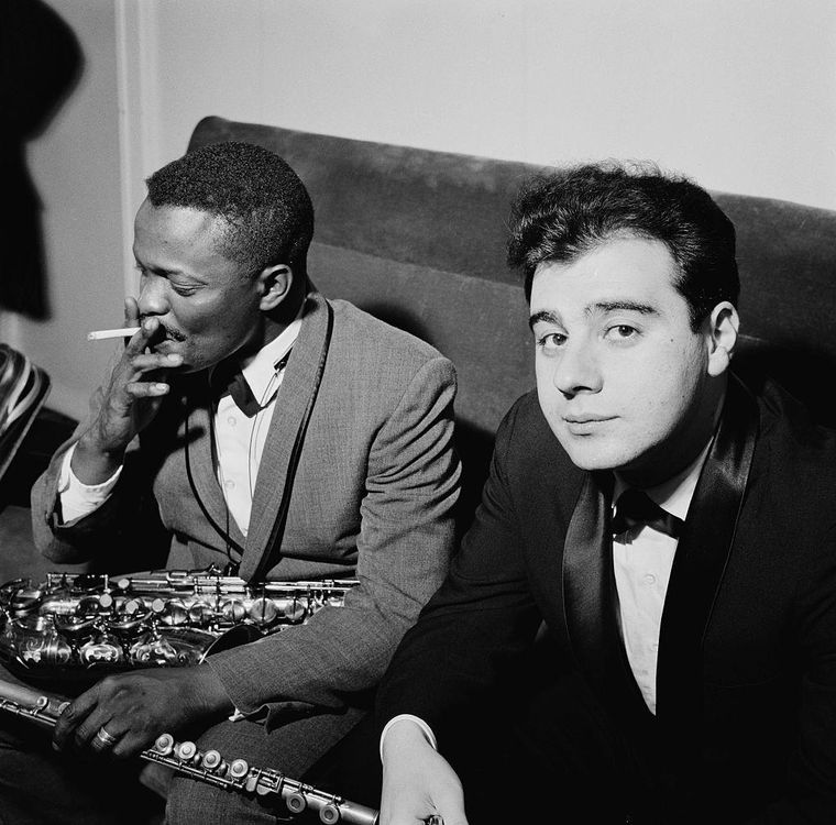 Schifrin en una imagen de 1960 junto al músico Leo Wright.