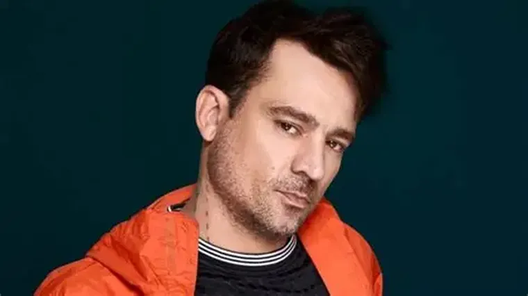 En los momentos más críticos, Marina Charpentier, la madre del artista, estuvo allí. En los momentos más críticos, Marina Charpentier, la madre del artista, estuvo allí.