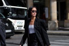 Renueva las ideas para usar el clásico blazer negro Foto: Le Fashion