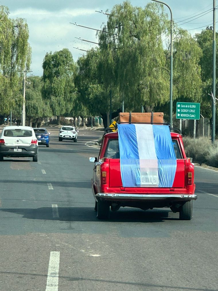 Orgulloso, con la celeste y blanca a cuesta.