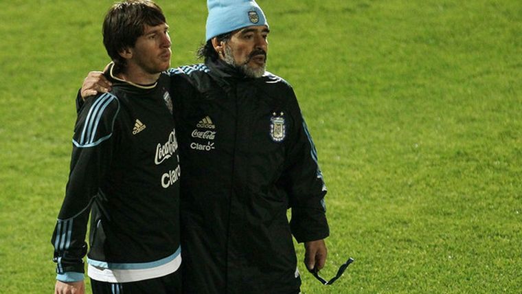 El 10 le dedicó un posteo al 10. Foto: FIFA