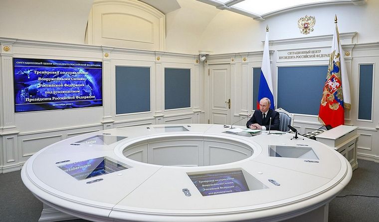 El presidente de Rusia, Vladimir Putin, supervisa unas maniobras de las fuerzas nucleares estratégicas. Foto Dpa