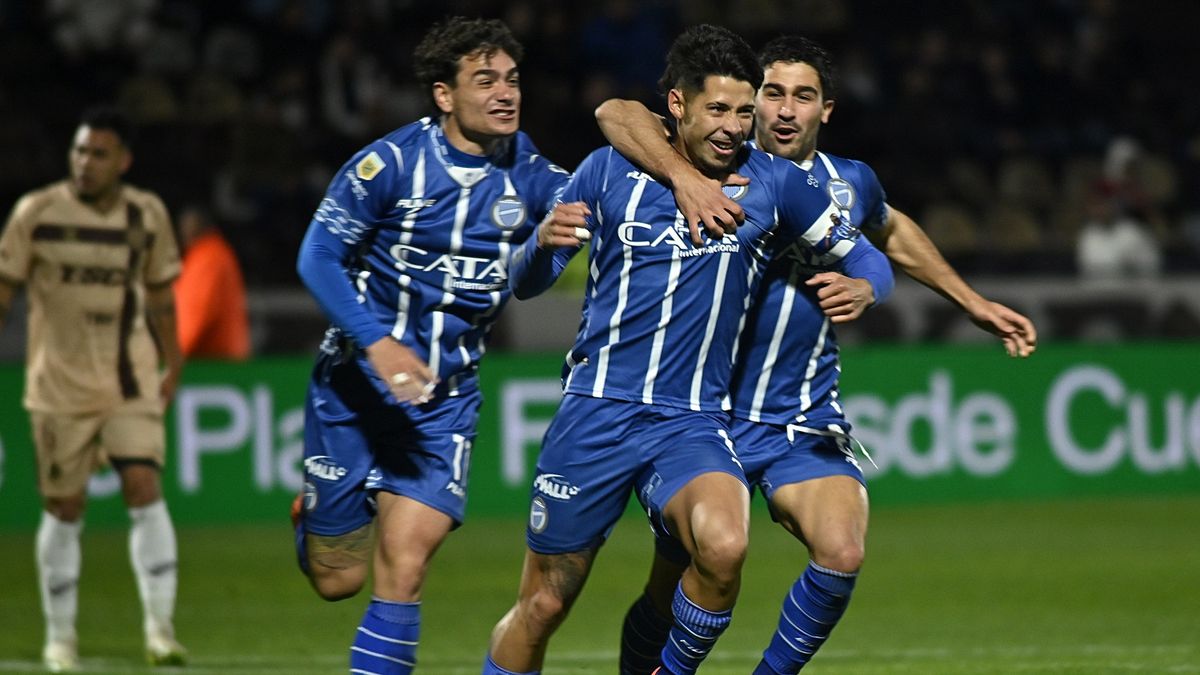 Con diez jugadores, Godoy Cruz le ganó 3-1 a Platense y cortó una larga racha sin triunfos
