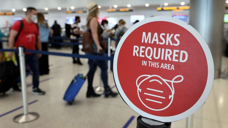 Los europeos suman restricciones, ante el avance de ómicron. Foto: Cnn.