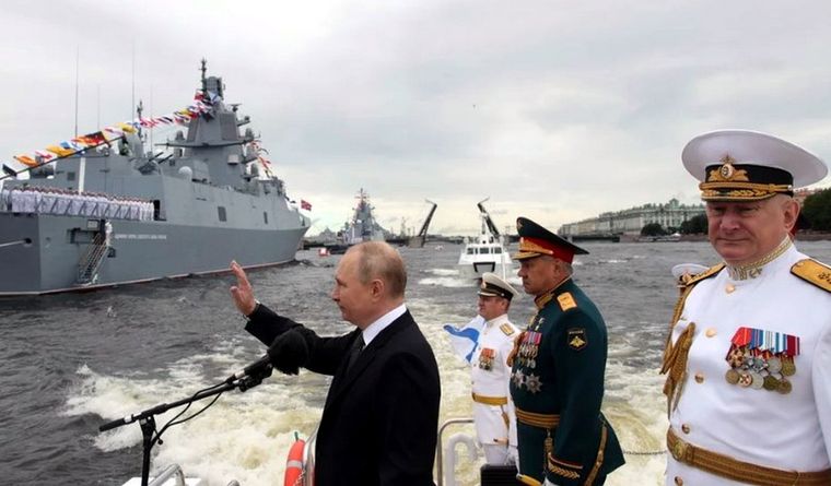 Putin y su marina, una de las más poderosas del mundo. Foto: Efe.