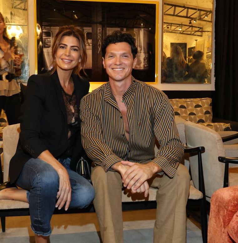 Juliana Awada lleva los jeans de siempre con sensuales transparencias Foto: Instagram