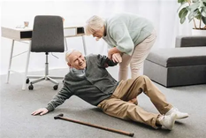 Para los adultos mayores, el hogar debería ser el lugar más seguro.