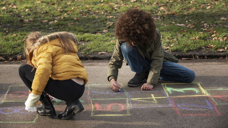 Hay que cuidar el desarrollo físico, emocional y creativo de los chicos. Hay que cuidar el desarrollo físico, emocional y creativo de los chicos.