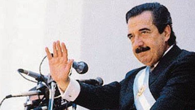 La historia no le brindó a Raúl Alfonsín ni la posibilidad ni las herramientas para dar forma a ese cuarto movimiento. Foto: Blogspot.