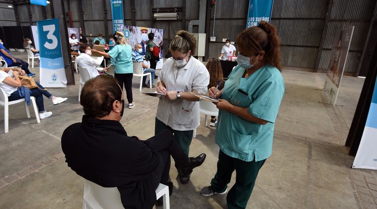Quienes no fueron a vacunarse cuando tenían turno aún pueden hacerlo según el Ministerio de Salud Foto: ALF PONCE MERCADO / MDZ