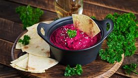 Transformá tu picada con la receta de hummus de remolacha más original. Transformá tu picada con la receta de hummus de remolacha más original.