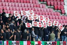Se vivió un tenso clima en las tribunas.
