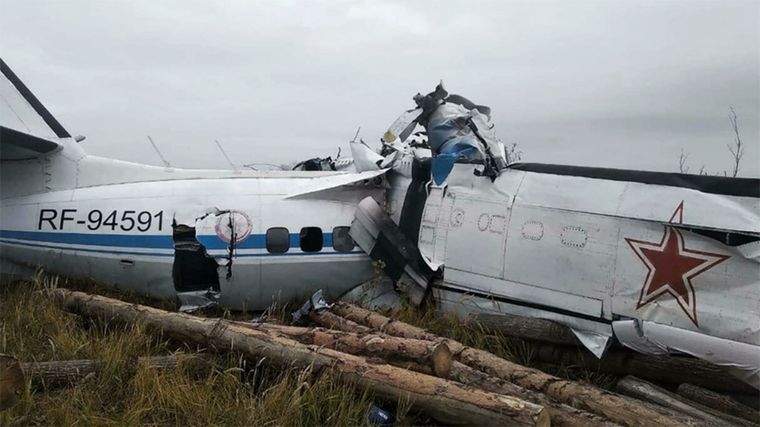 El avión quedó partido en dos