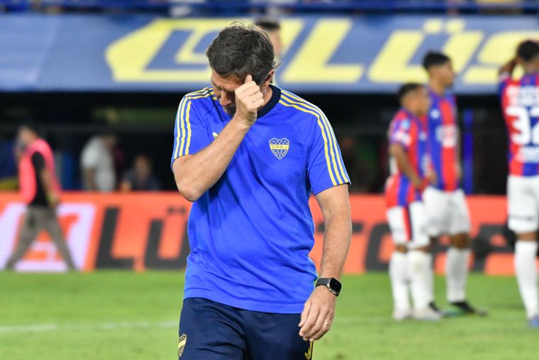 La Bombonera explotó tras el empate con San Lorenzo y el apuntado fue Claudio Úbeda, DT de Boca.&nbsp;