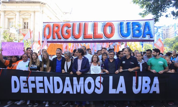 La UBA volvió a declarar la emergencia salarial de sus docentes y no docentes. Foto: NA