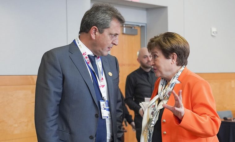 El ministro de Economía y candidato oficialista a la presidencia, Sergio Massa, logró ganar tiempo y evitar el default antes de las PASO. La clave ahora es ver si se cumplirán las metas comprometidas. Foto: Noticias Argentinas