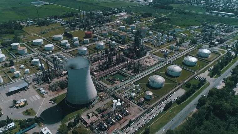 Complejos Industriales ubicados en Ensenada, provincia de Buenos Aires Foto: YPF