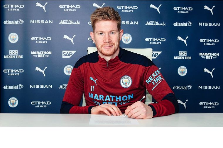 Kevin de Bruyne plasmó la firma de su nuevo contrato Foto: Manchester City