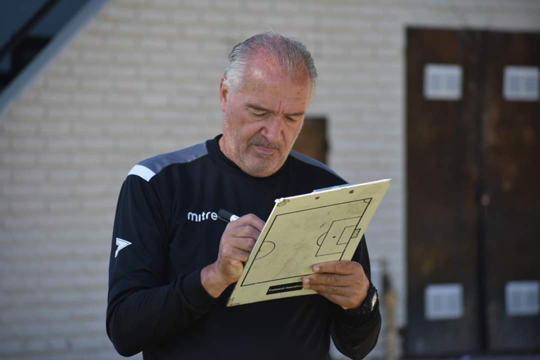 Bianco prepara los once para el debut.
