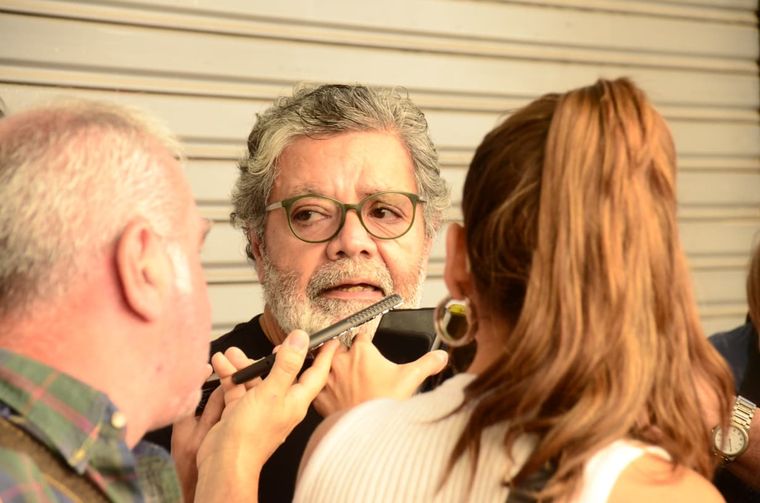 Gerardo Martínez, de la UOCRA, dijo presente en la sede de Azopardo de la CGT. Foto: MDZ/Juan Mateo Aberastain. Gerardo Martínez, de la UOCRA, dijo presente en la sede de Azopardo de la CGT. Foto: MDZ/Juan Mateo Aberastain.