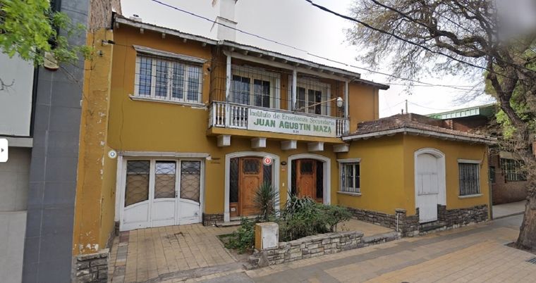 La escuela de educación privada Juan Agustín Maza cerró sus puertas hoy por problemas económicos.