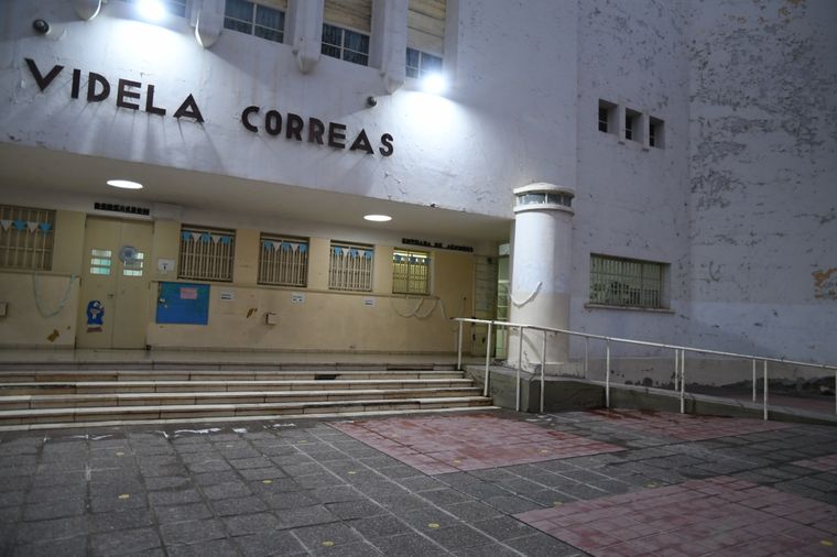 El equipo encargado de las reparaciones en las escuelas trabaja contrarreloj para finalizar con los trabajos antes del inicio de clases