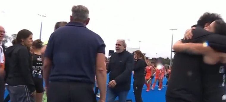 Aníbal Fernández estuvo presente durante la final del Mundial de Hockey.