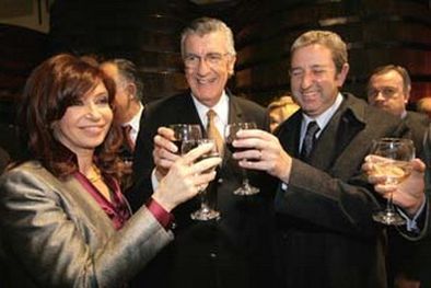 MDZol | Cristina y Cobos, junto a Gioja, hace un año en San Juan. Foto: Diario de Cuyo