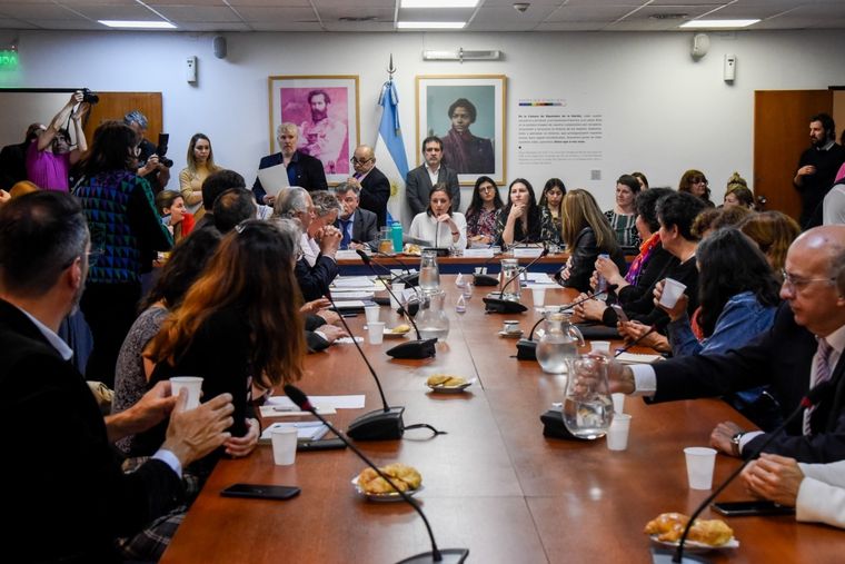 El encuentro contó con la participación de exponentes de distintos sectores sociales Foto: HCDN