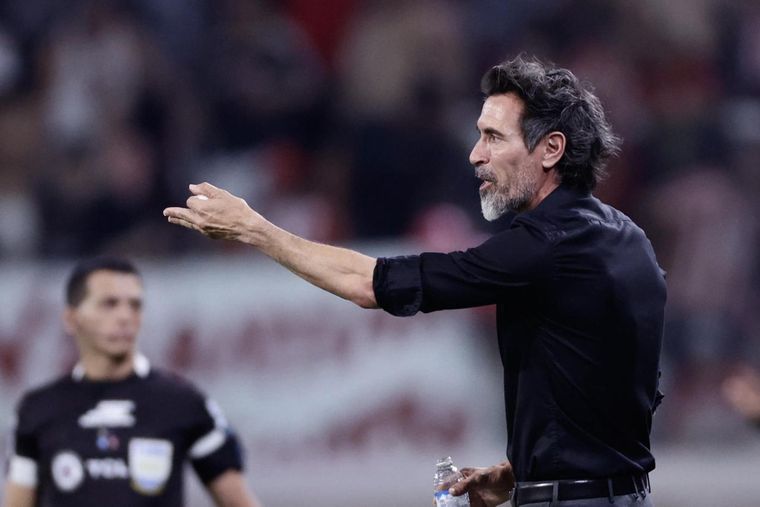 Eduardo Domínguez podría sumar el próximo sábado su quinto título como DT de Estudiantes. Eduardo Domínguez podría sumar el próximo sábado su quinto título como DT de Estudiantes.