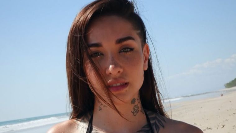 María Becerra deslumbró en Costa Rica con un diseño súper hot. / @mariabecerra