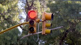 El proyecto busca coordinar semáforos en tiempo real y mejorar la movilidad en corredores estratégicos del Área Metropolitana de Mendoza. El proyecto busca coordinar semáforos en tiempo real y mejorar la movilidad en corredores estratégicos del Área Metropolitana de Mendoza.