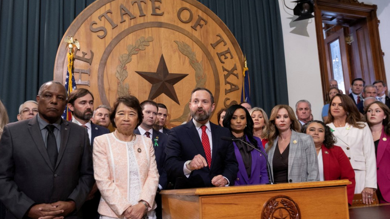 El portavoz de la legislatura de Texas y otros representantes republicanos.