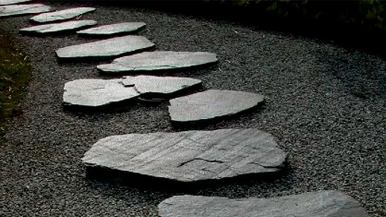 Según diseñadores la grava se puede adoptar de muchas maneras y se puede usar en casi todos los jardines. Foto: amagard.com