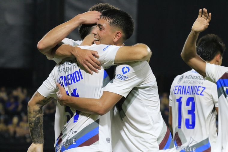 El Expreso metió un triunfo bárbaro en Paraguay. Foto: Twitter Godoy Cruz