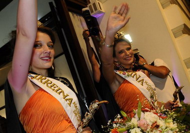La Virreina y la Reina durante la tradicional serenata.