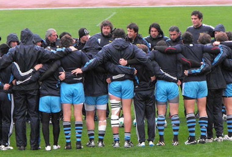 Phelan habla con sus dirgidos. Foto: MDZ