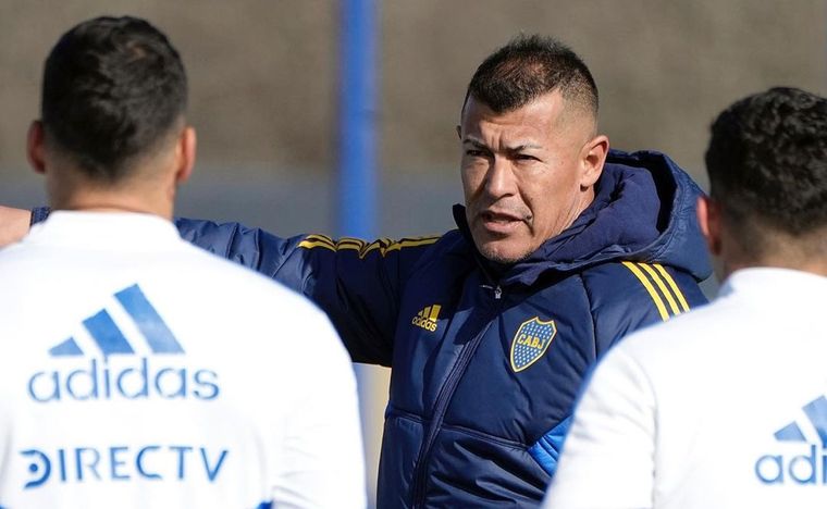 Jorge Almirón analiza cambios para recibir a Nacional. Foto: Boca Juniors