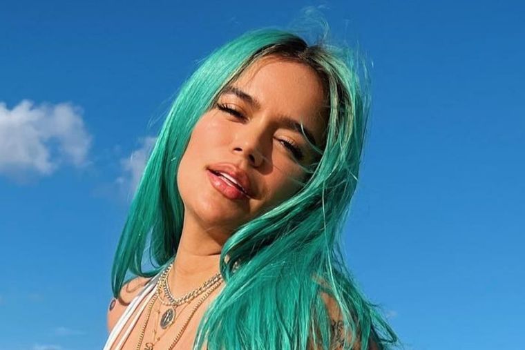 KAROL G LA CANTANTE REVELÓ EL EJERCICIO QUE PRACTICA PARA SUS GLÚTEOS Foto: Instagram Karol G