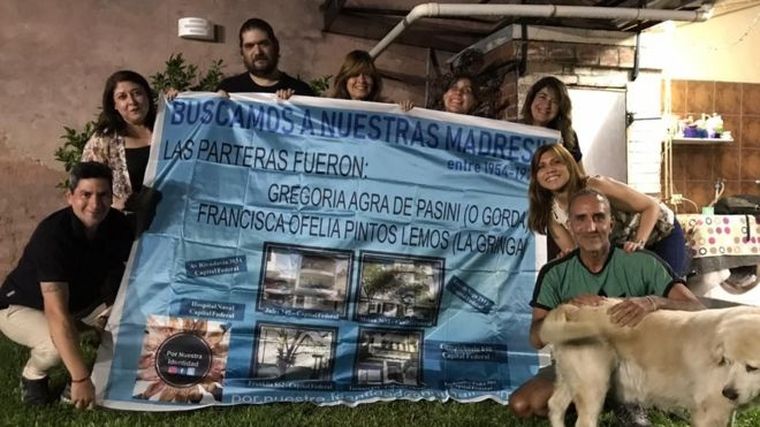 Los argentinos Mónica Sznaidman, Ricardo Blanco, Daniela Hinsch, los mellizos (separados al nacer) Jorge Elkin y Ricardo David Luján, y los demás miembros del grupo están en estrecho contacto, intercambiando información y apoyo.